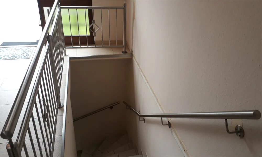 Geländer und Handlauf am Kellerabgang